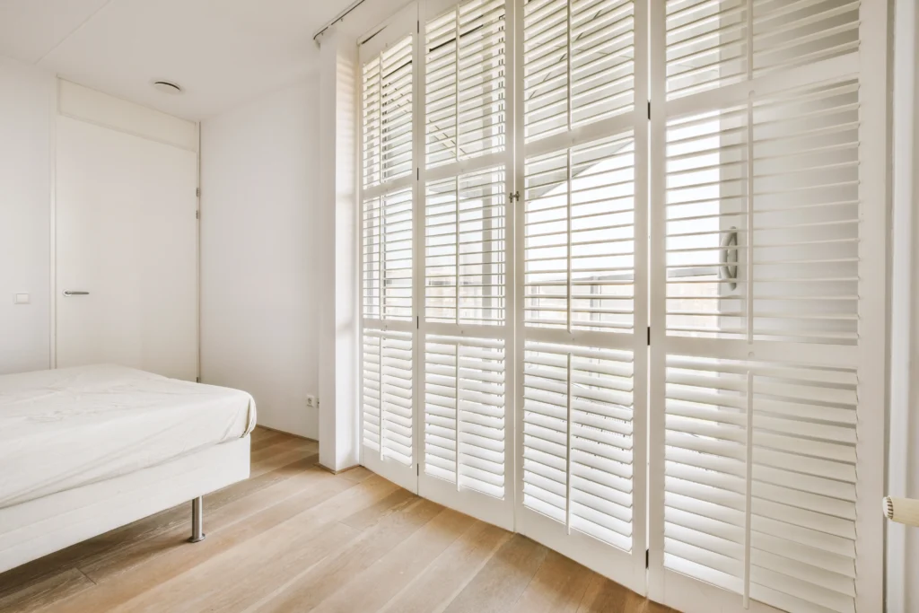 Volets-blanc-intérieur-maison
